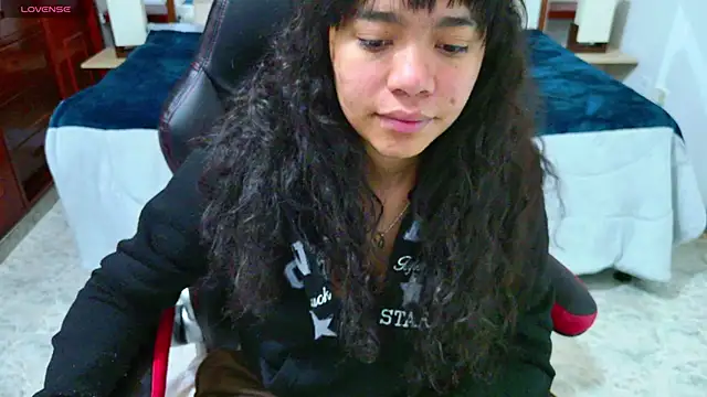 laureentt  online show from 10/30/25, 03:05