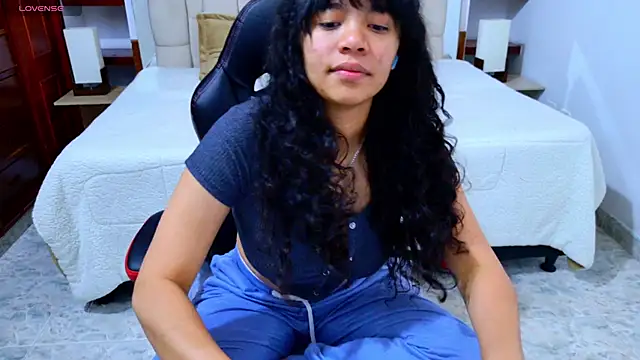 laureentt  online show from 12/20/25, 03:09