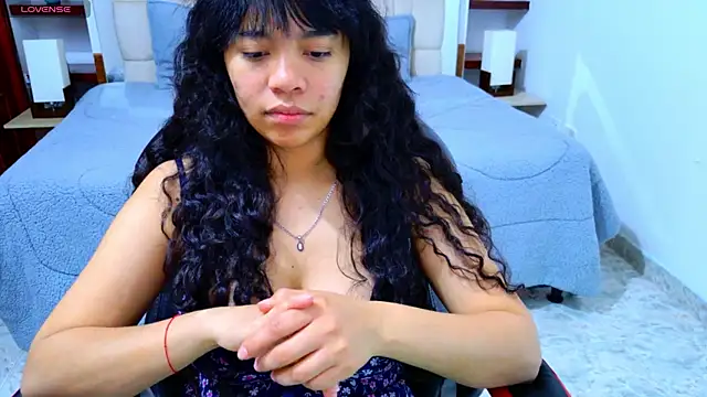 laureentt  online show from 11/18/25, 03:10