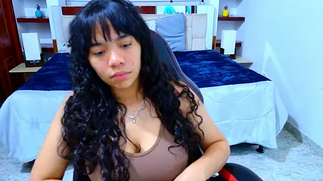 laureentt  online show from 11/24/25, 03:17