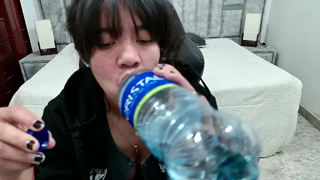 laureentt  online show from 03/27/26, 08:26