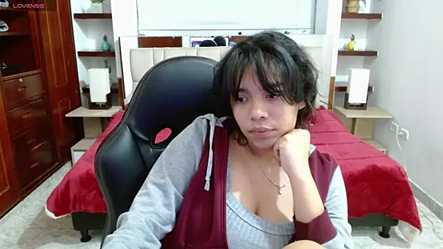 Snapshot of laureentt_ chatting on 03/17/25, 09:22 laureentt online show from 03/17/25, 09:22