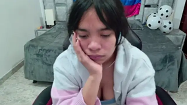 Snapshot of laureentt_ chatting on 06/27/26, 03:23 laureentt online show from 06/27/26, 03:23