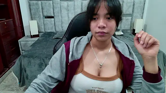 Snapshot of laureentt_ chatting on 06/08/26, 03:18 laureentt online show from 06/08/26, 03:18