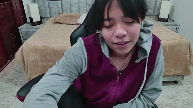 laureentt  online show from 04/11/26, 07:45