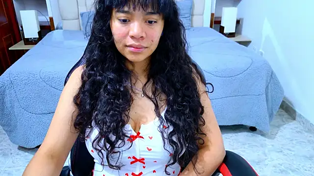 laureentt  online show from 11/03/25, 03:12