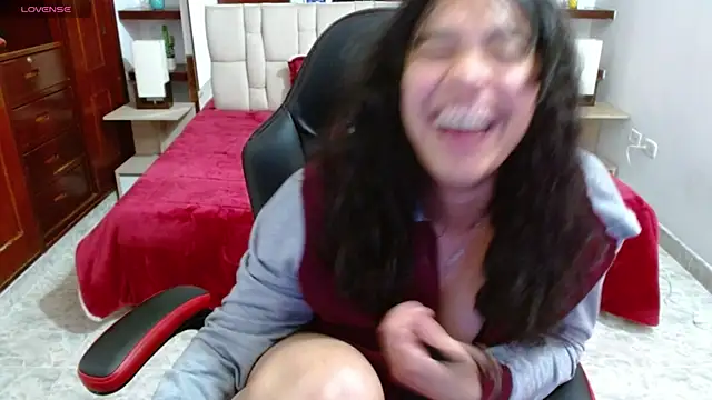 Snapshot of laureentt_ chatting on 03/11/25, 06:08 laureentt online show from 03/11/25, 06:08