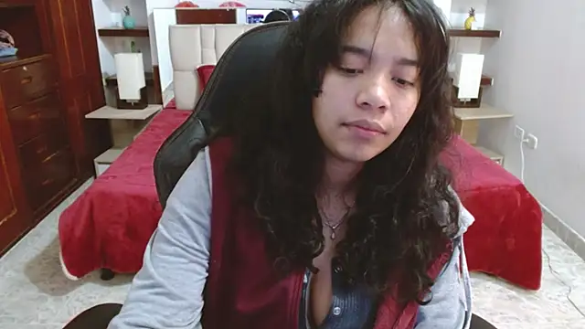 Snapshot of laureentt_ chatting on 03/07/25, 06:13 laureentt online show from 03/07/25, 06:13