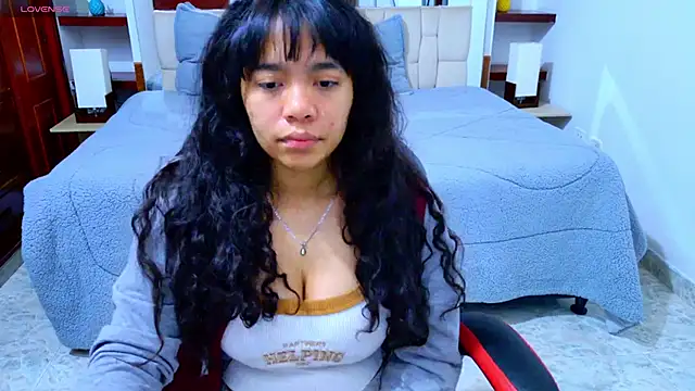 laureentt  online show from 11/15/25, 03:10