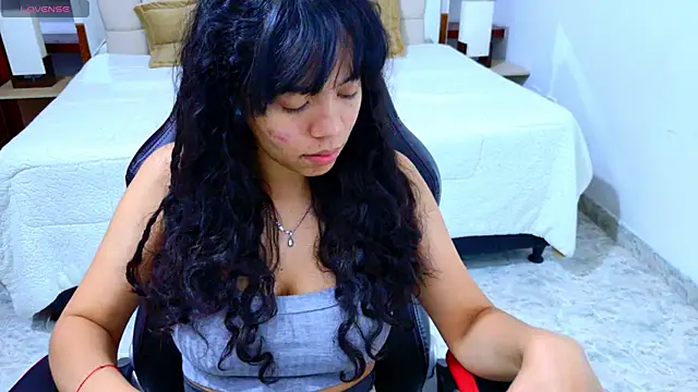 laureentt  online show from 12/22/25, 03:06