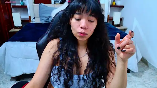 laureentt  online show from 10/24/25, 03:05