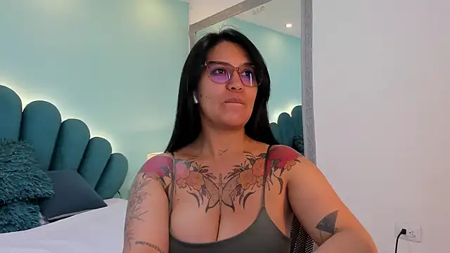 sharlott18 online show from 03/19/26, 03:12