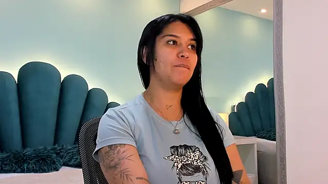 sharlott18 online show from 10/23/25, 01:32