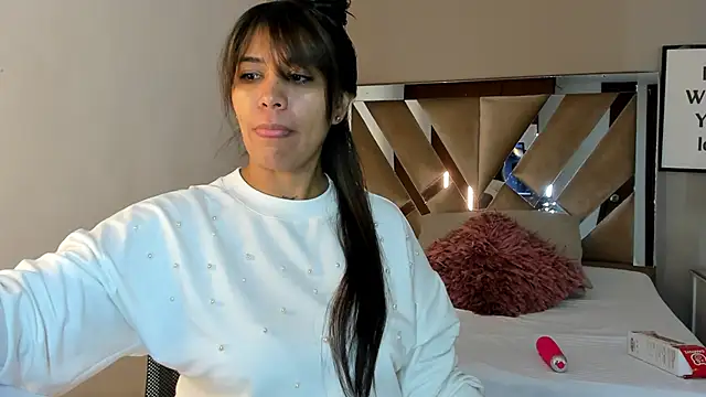 sharlott18 online show from 12/22/24, 10:28