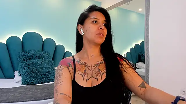 sharlott18 online show from 03/03/26, 03:19