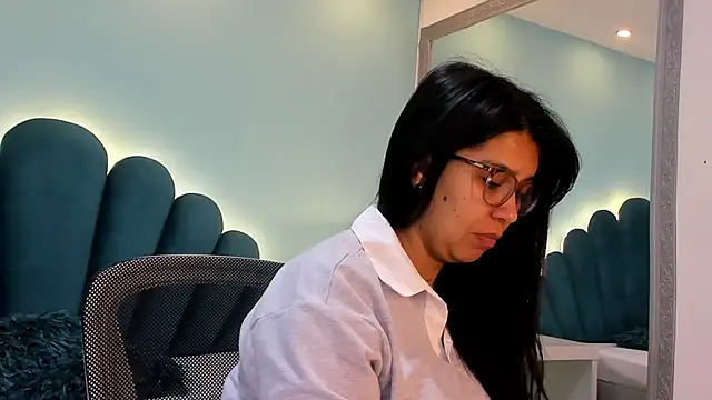 sharlott18 online show from 11/09/25, 11:47