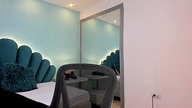 sharlott18 online show from 02/13/26, 01:33