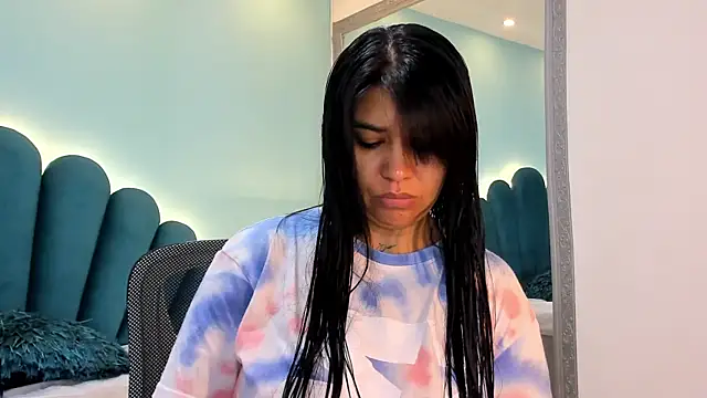 sharlott18 online show from 11/17/25, 12:53