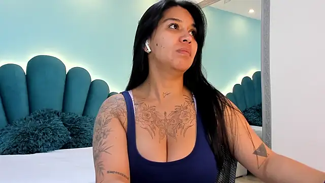 sharlott18 online show from 02/04/26, 12:33