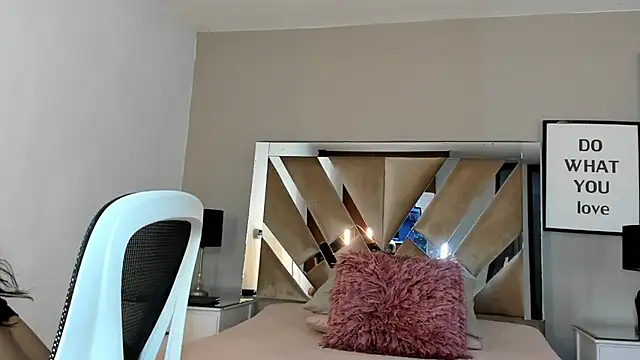 sharlott18 online show from 01/14/25, 01:17