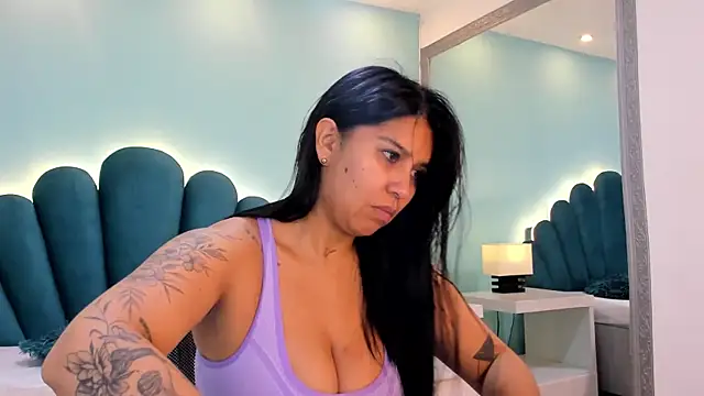 sharlott18 online show from 11/11/25, 12:44