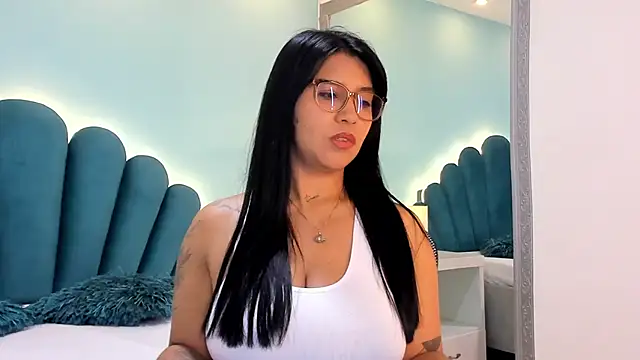 sharlott18 online show from 10/17/25, 11:45