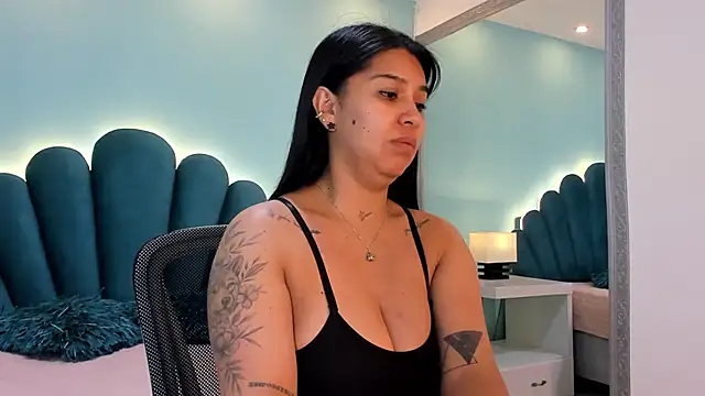 sharlott18 online show from 11/26/25, 12:38