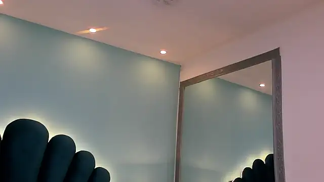 sharlott18 online show from 11/08/25, 10:52