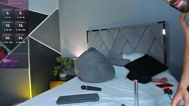 Snapshot of Markbrown chatting on 10/15/25, 07:22 Markbrown online show from 10/15/25, 07:22