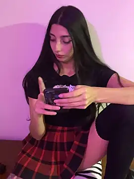 Snapshot of Felicia_smok3 chatting on 01/28/25, 01:29 Felicia smok3 online show from 01/28/25, 01:29