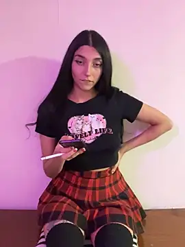 Snapshot of Felicia_smok3 chatting on 03/06/25, 04:52 Felicia smok3 online show from 03/06/25, 04:52