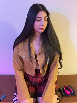 Snapshot of Felicia_smok3 chatting on 10/18/25, 04:14 Felicia smok3 online show from 10/18/25, 04:14