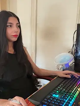 Snapshot of Felicia_smok3 chatting on 02/14/25, 08:37 Felicia smok3 online show from 02/14/25, 08:37