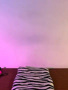 Snapshot of Felicia_smok3 chatting on 10/13/25, 01:29 Felicia smok3 online show from 10/13/25, 01:29