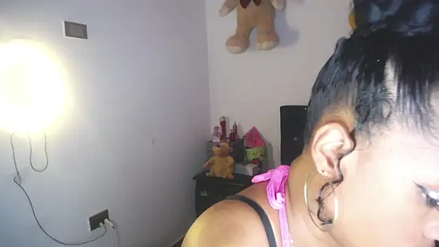 pamela guzmaan online show from 10/30/25, 07:33