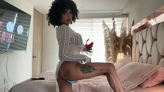 Snapshot of HOT_LADY_777 chatting on 07/17/26, 03:53 HOT LADY 777 online show from 07/17/26, 03:53