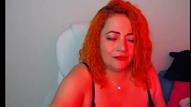 Snapshot of MariaJoseBarraza chatting on 10/15/25, 10:29 MariaJoseBarraza online show from 10/15/25, 10:29