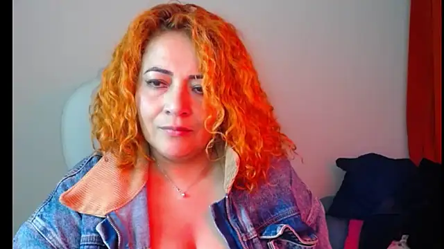 Snapshot of MariaJoseBarraza chatting on 10/18/25, 12:34 MariaJoseBarraza online show from 10/18/25, 12:34