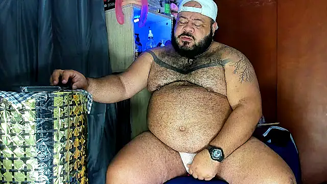 Snapshot of Latino_bigcock chatting on 07/15/26, 05:31 Latino bigcock online show from 07/15/26, 05:31