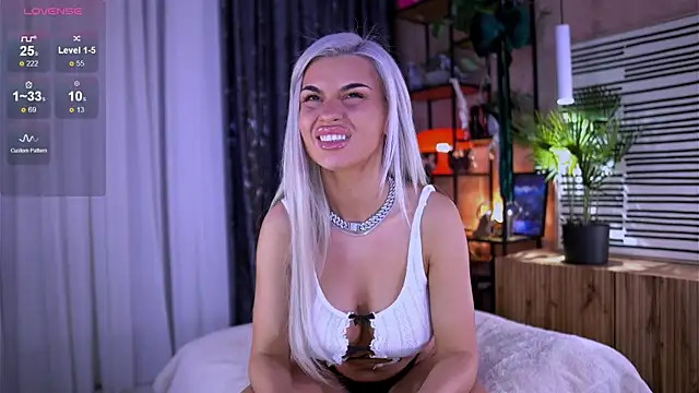 Serene Sophiex online show from 06/04/26, 08:02