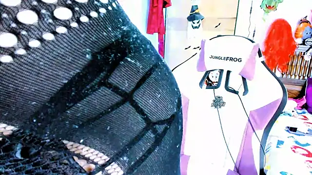 Snapshot of SofiaOlivares chatting on 10/11/25, 10:44 SofiaOlivares online show from 10/11/25, 10:44