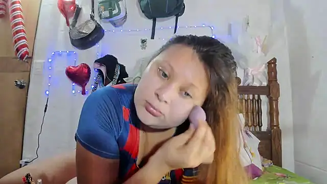 Snapshot of SofiaOlivares chatting on 03/10/25, 06:12 SofiaOlivares online show from 03/10/25, 06:12