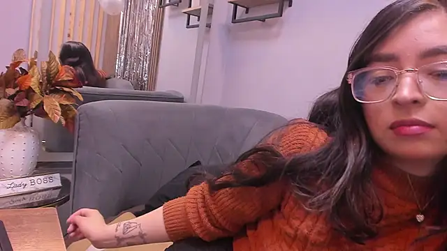 Eva Macalliter online show from 12/18/25, 03:22