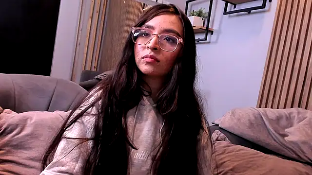 Eva Macalliter online show from 10/30/25, 04:22