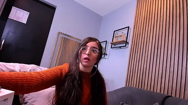 Eva Macalliter online show from 10/29/25, 02:54