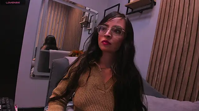 Eva Macalliter online show from 11/21/25, 04:11