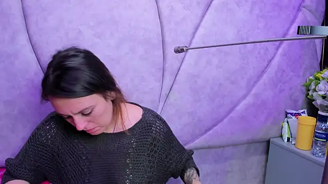 Snapshot of HornySlut69_ chatting on 03/27/26, 01:45 HornySlut69 online show from 03/27/26, 01:45