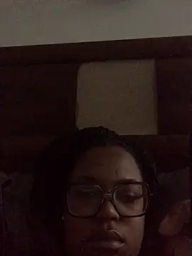 SweetHoneyBunz online show from 12/17/25, 04:45