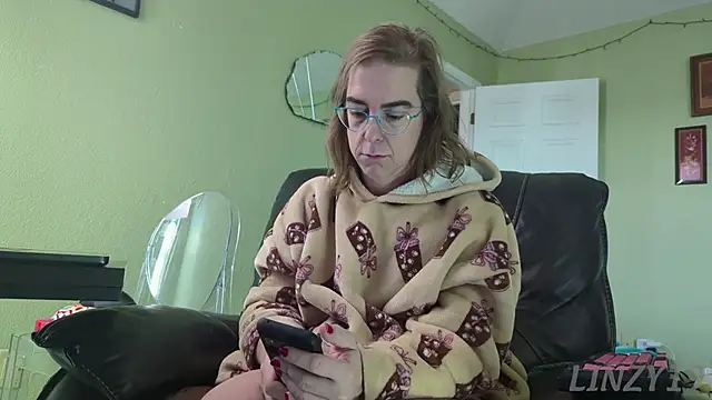 Linzy 19 online show from 11/09/25, 04:22