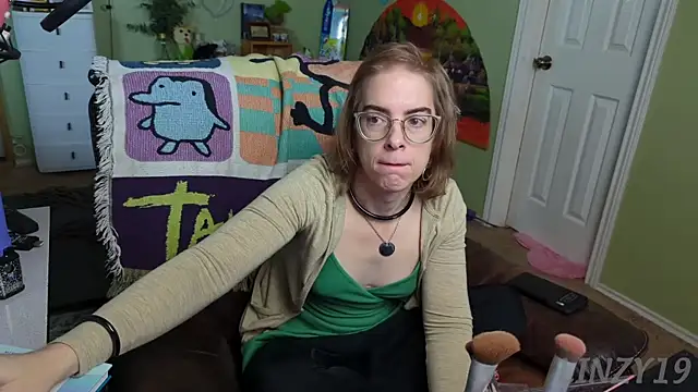 Linzy 19 online show from 02/20/25, 03:52